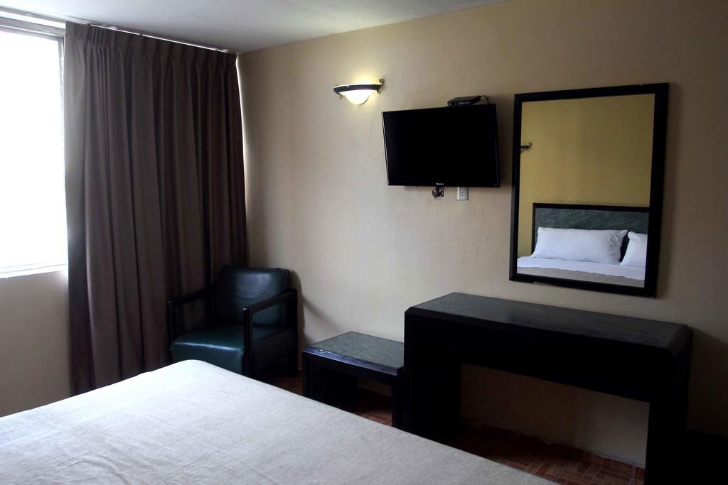 Hotel Universo Guadalajara Zimmer foto