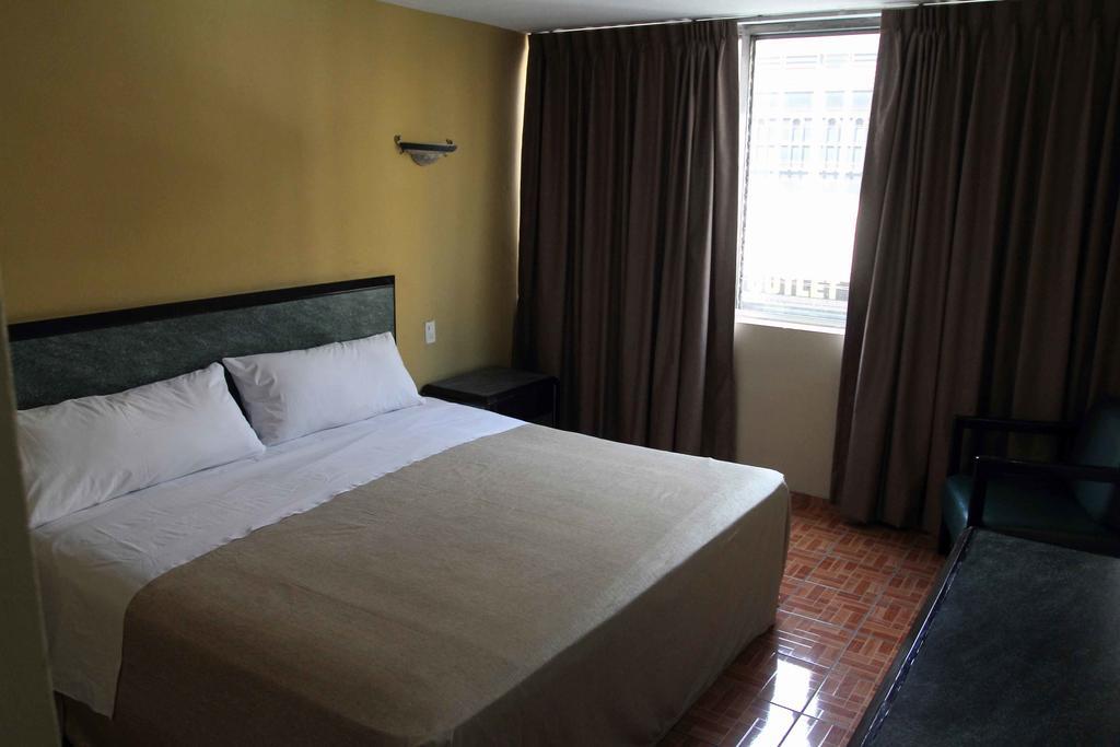 Hotel Universo Guadalajara Zimmer foto