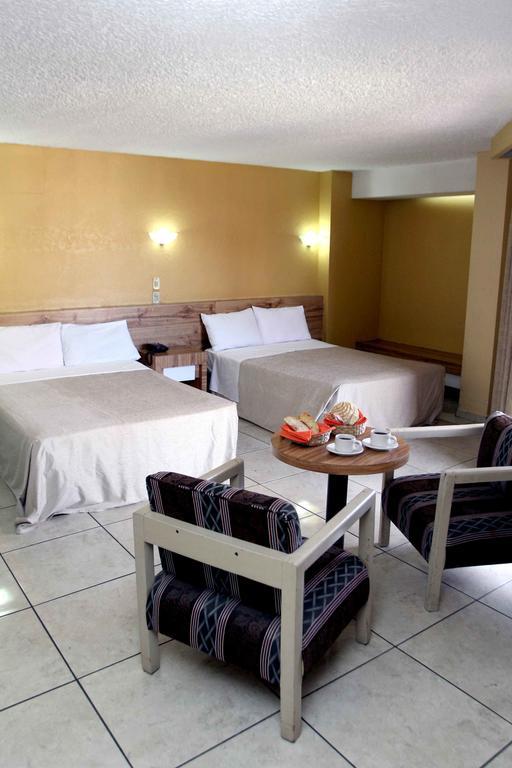 Hotel Universo Guadalajara Zimmer foto