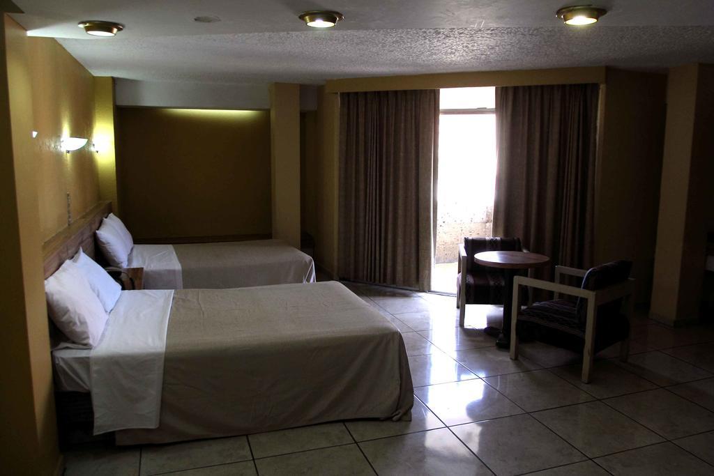 Hotel Universo Guadalajara Zimmer foto